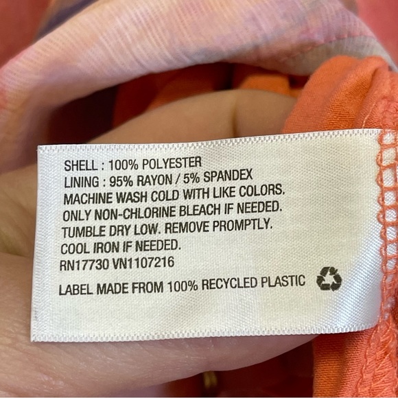 Liz Lange Maternity. Pretty Flowy Tank Top. Size Medium. In excellent condition! - Picture 4 of 6